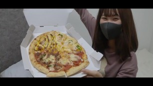 【変態人妻VLOG】おうちでまったりだけどセックスは激しく　[HENTAI Japanese wife VLOG] Eating pizza and having rough sex Porn Videos